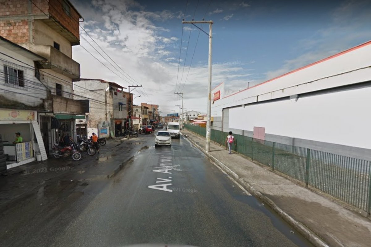 Cabo da PM morre em acidente de moto na Avenida Aliomar Baleeiro, em Salvador