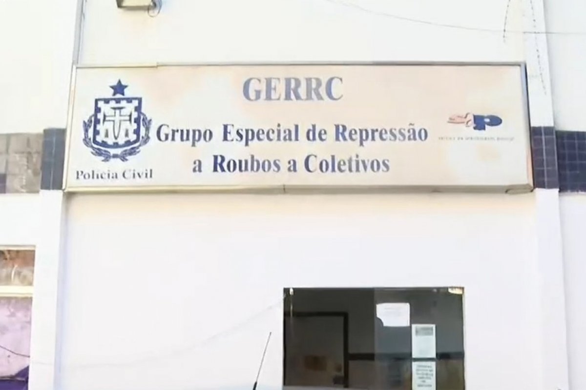 Ônibus que fazem a mesma linha são assaltados, em Salvador