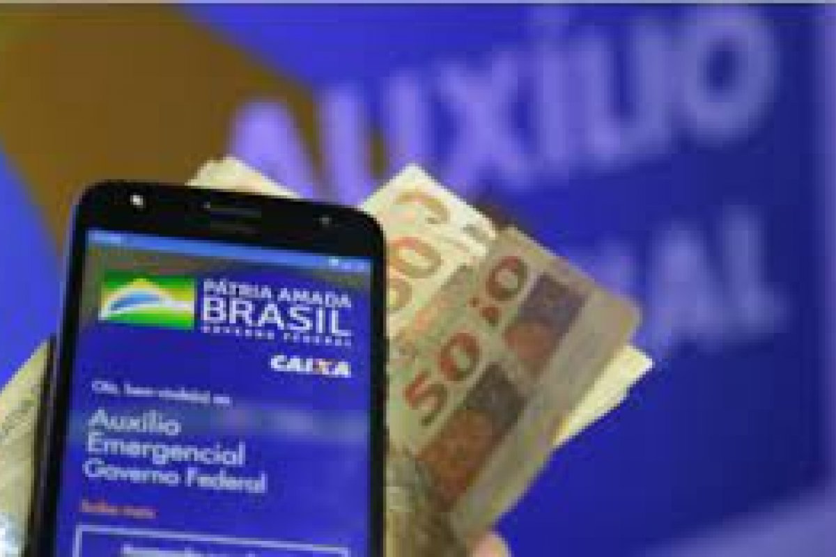 Auxílio Brasil pagará R$ 300 por mês e terá 17 milhões de beneficiados