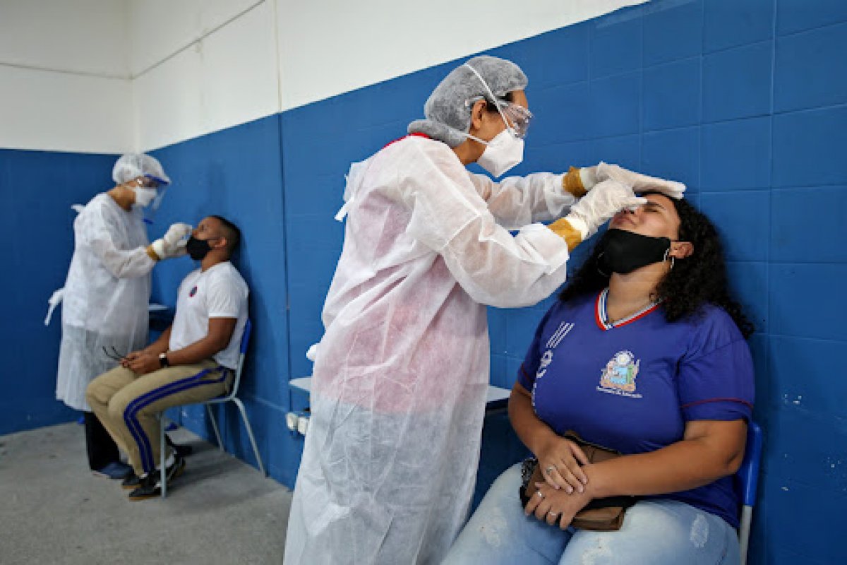 Governo da Bahia e prefeituras farão testagem de até 180 mil estudantes e funcionários assintomáticos nas escolas