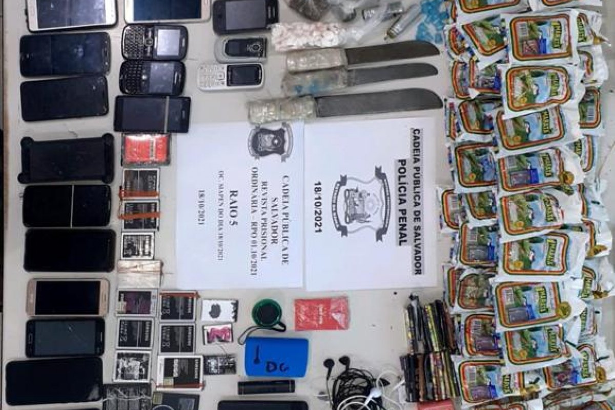 Policiais Penais fazem revista na Cadeia Pública de Salvador