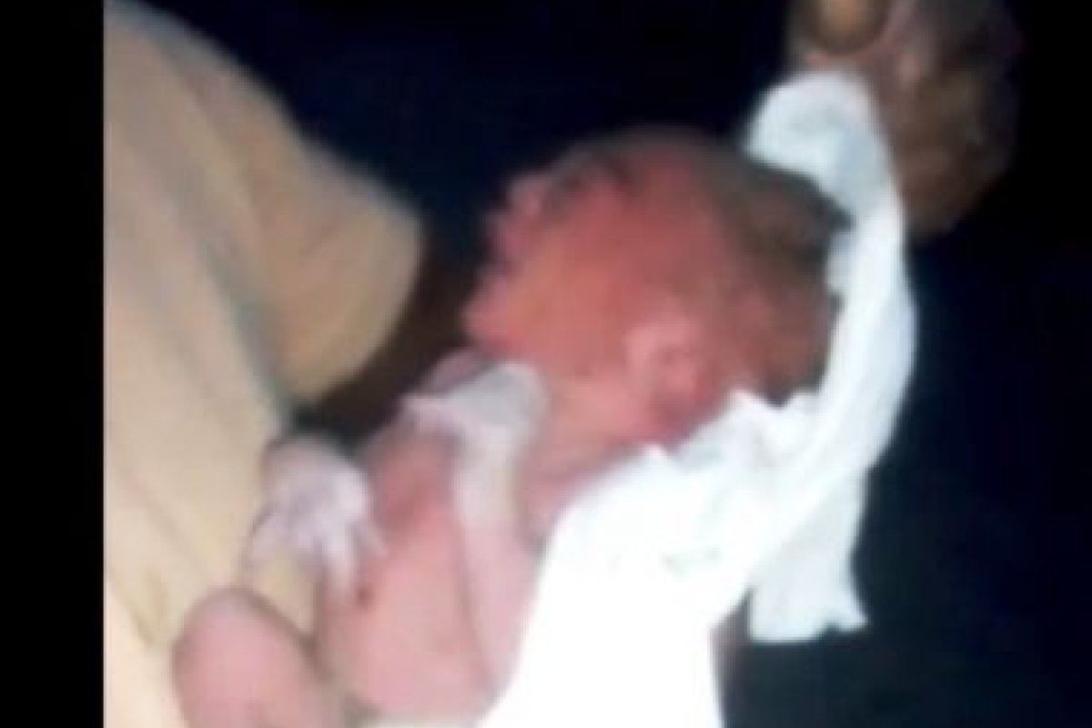 Bebê é encontrado em quintal de casa em Feira de Santana