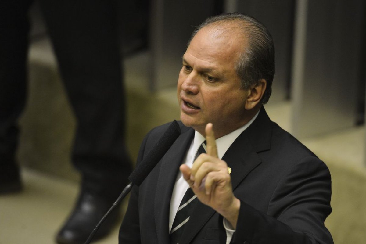 CPI: Renan pede que Receita investigue líder do governo Bolsonaro