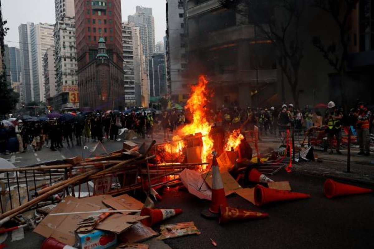 Pelo 17º fim de semana consecutivo, Hong Kong é alvo de protestos