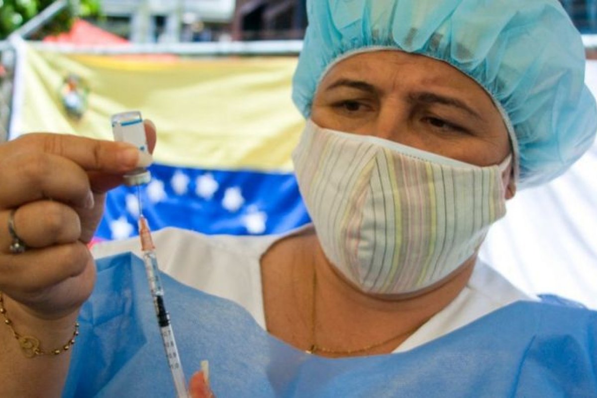 Ministro anuncia que Cuba estuda oferecer sua vacina para os turistas