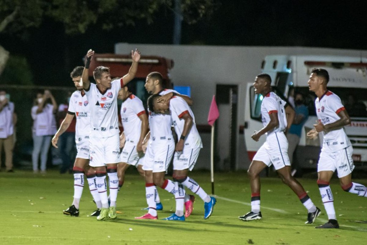 Vitória vence Itabaiana com facilidade e avança de fase na pré-Copa do Nordeste