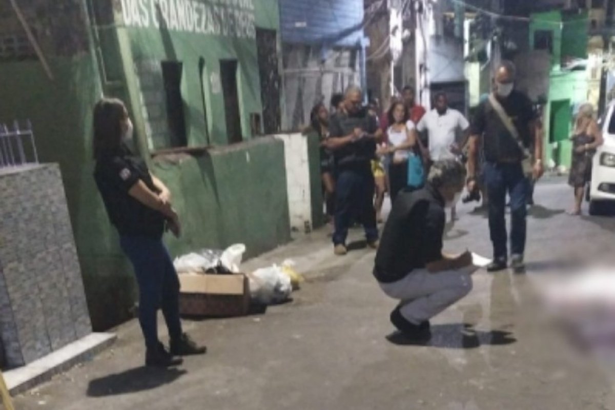Vídeo: Nove pessoas são baleadas em ataque armado no bairro de Capelinha de São Caetano, em Salvador