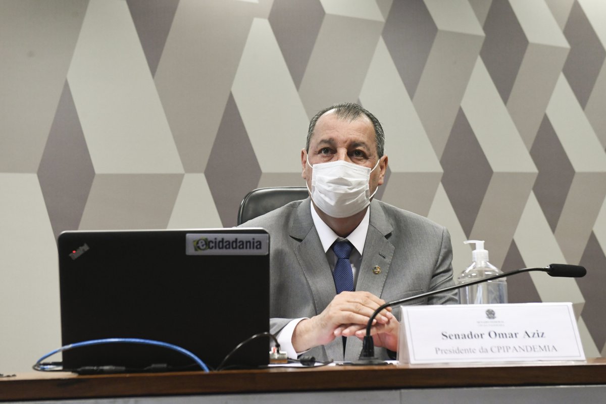 'Bolsonaro cometeu crimes sérios na pandemia, mas não genocídio', diz Omar Aziz