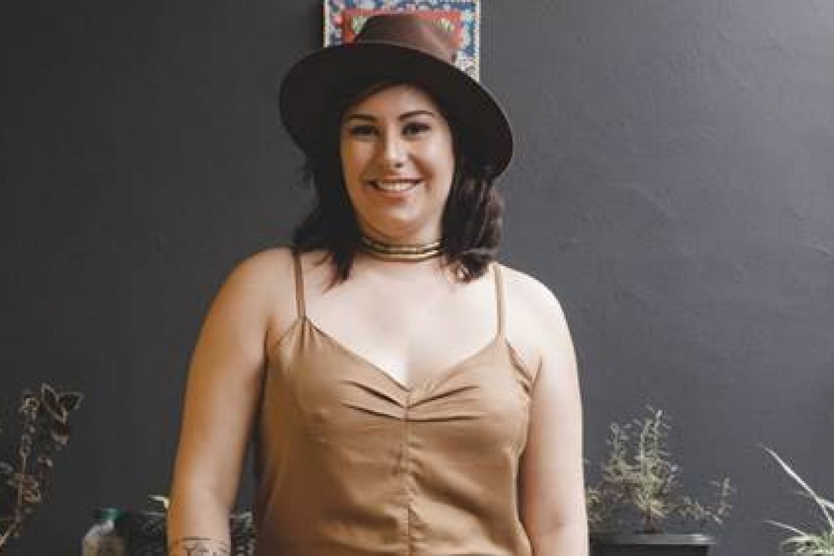 Gaby Guima lança seu EP de estreia 'Grades'