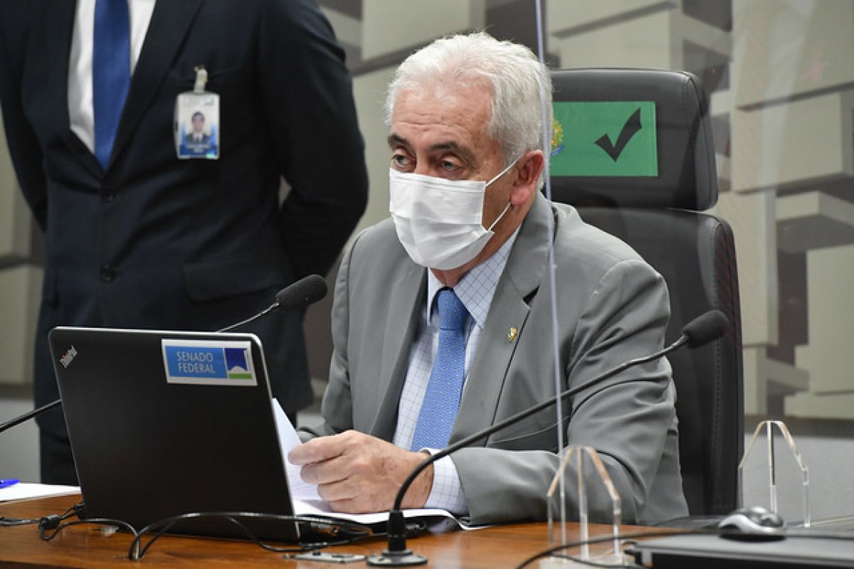 Otto diz que Bolsonaro é responsável por 300 mil mortes na pandemia