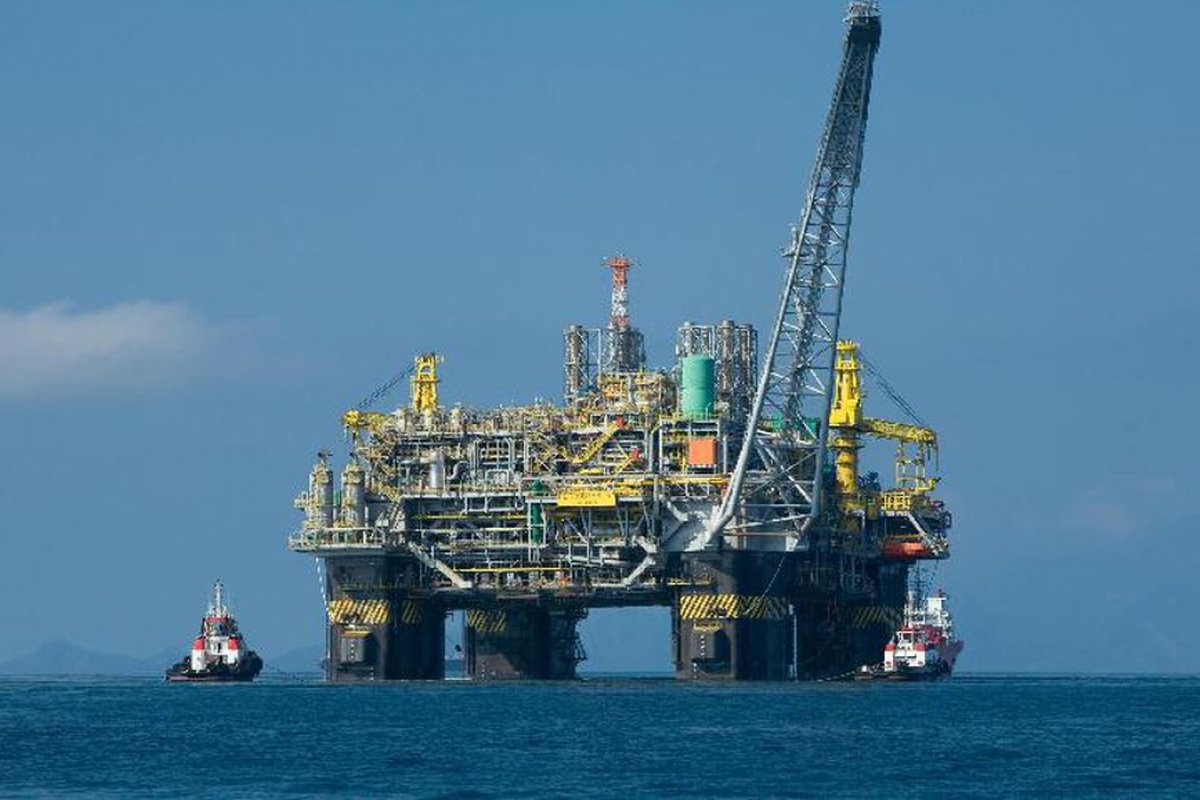 Plano de produção de petróleo no mundo é mais que o dobro do estabelecido no Acordo de Paris