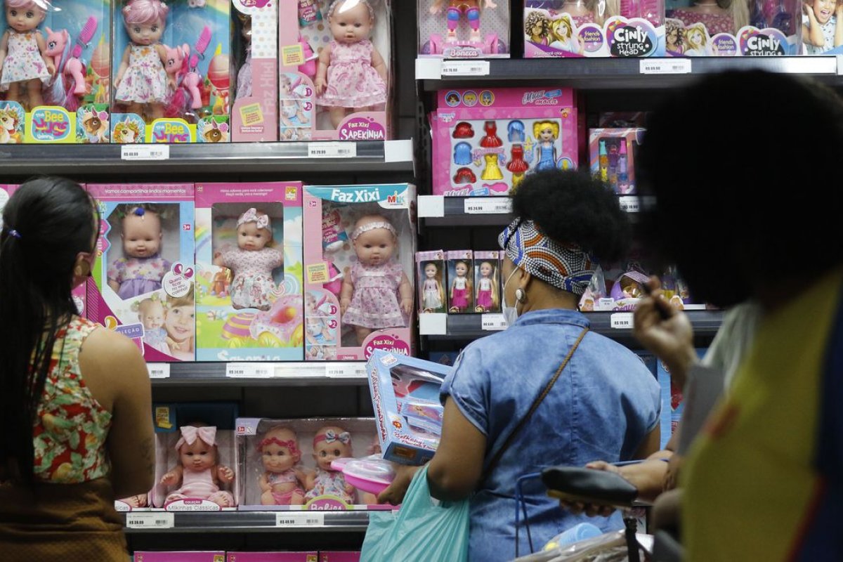 Intenção de consumo das famílias fica estável em outubro, diz pesquisa da CNC