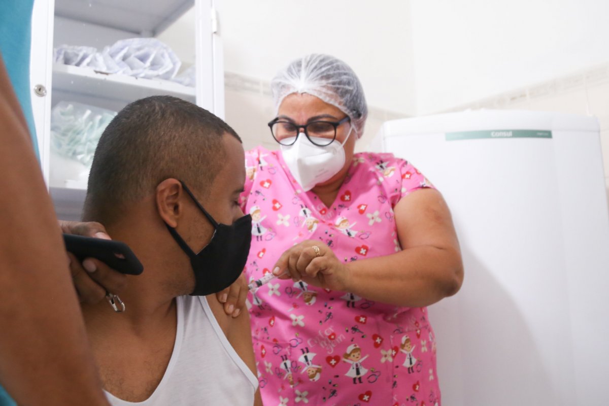 Covid-19: mais 9 mil pessoas foram vacinadas com primeira dose na Bahia