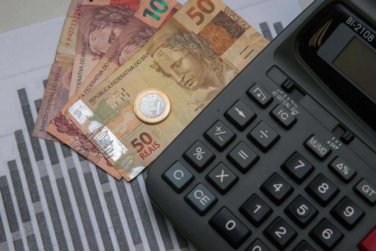 Auxílio Emergencial: cai pela metade o tempo de pagamento de contas em atraso