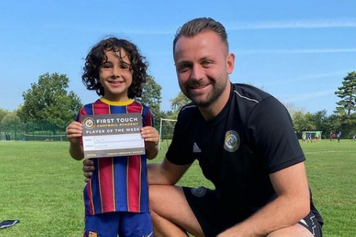 Arsenal, da Inglaterra, firma contrato com jogador de cinco anos de idade