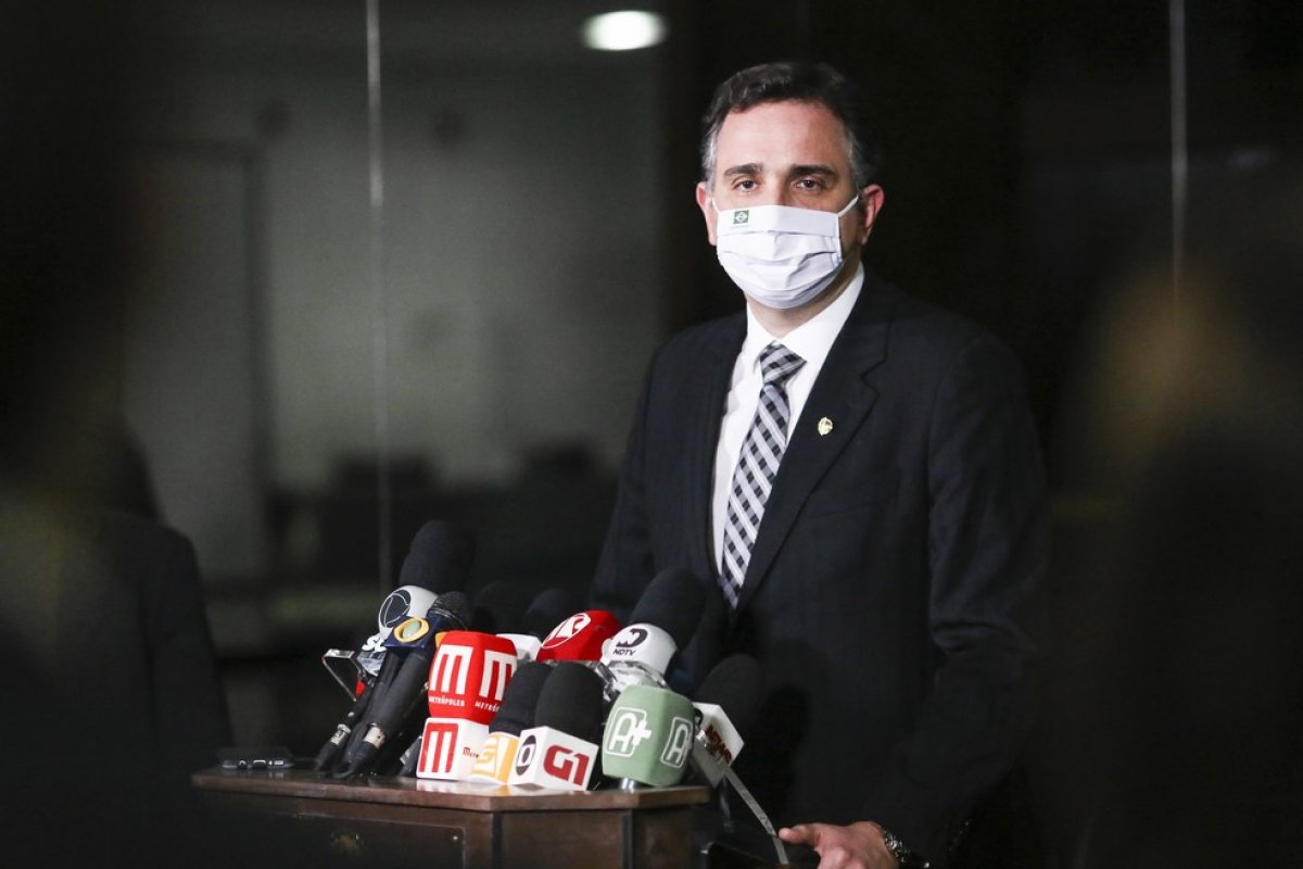 Pacheco defende que Auxílio Brasil seja inserido em teto de gastos