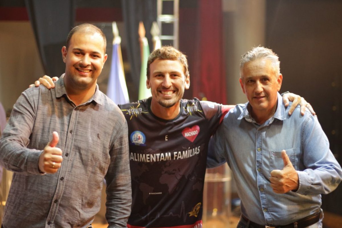 Zico inaugura em Minas Gerais sua 1ª Escola Educacional