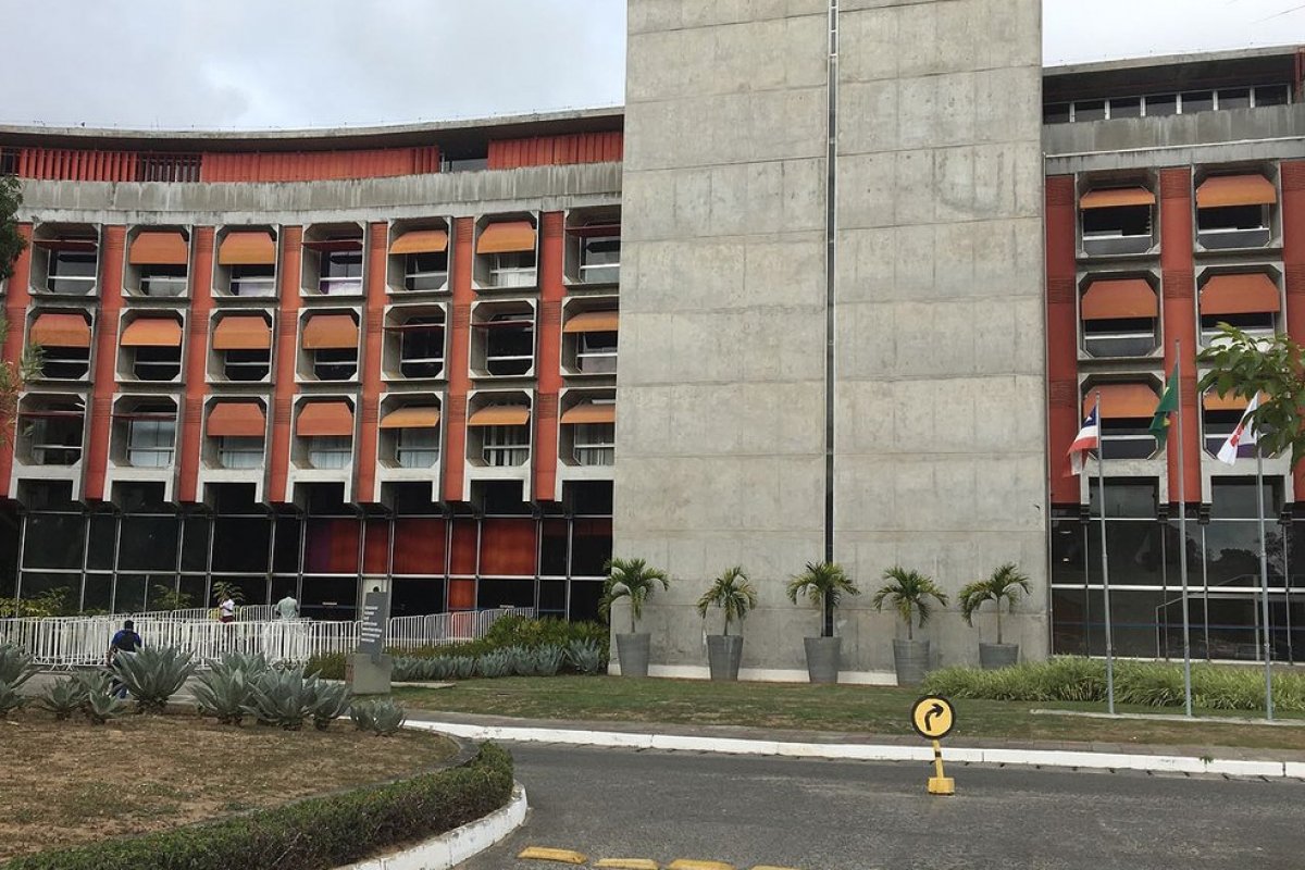 Governo da Bahia transfere feriado de dia do servidor