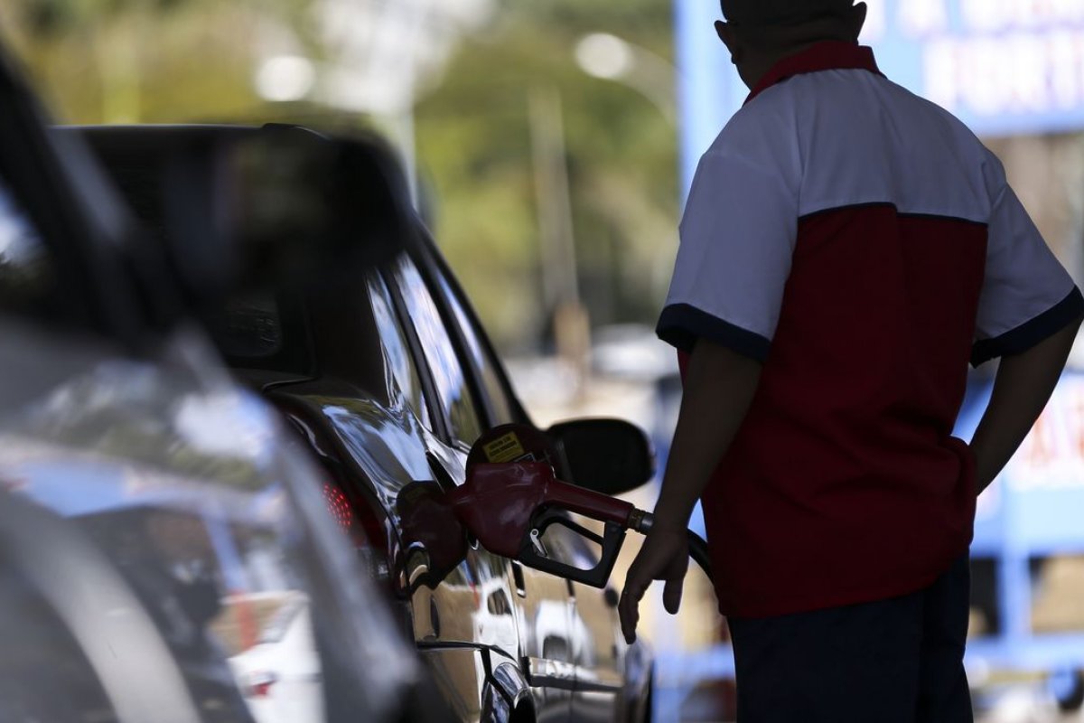 Preço da gasolina no Brasil é o 90º mais alto do mundo, diz pesquisa