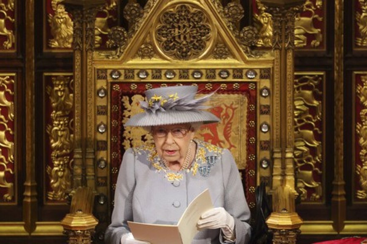 Saúde da rainha Elizabeth II levanta dúvidas após breve internação hospitalar