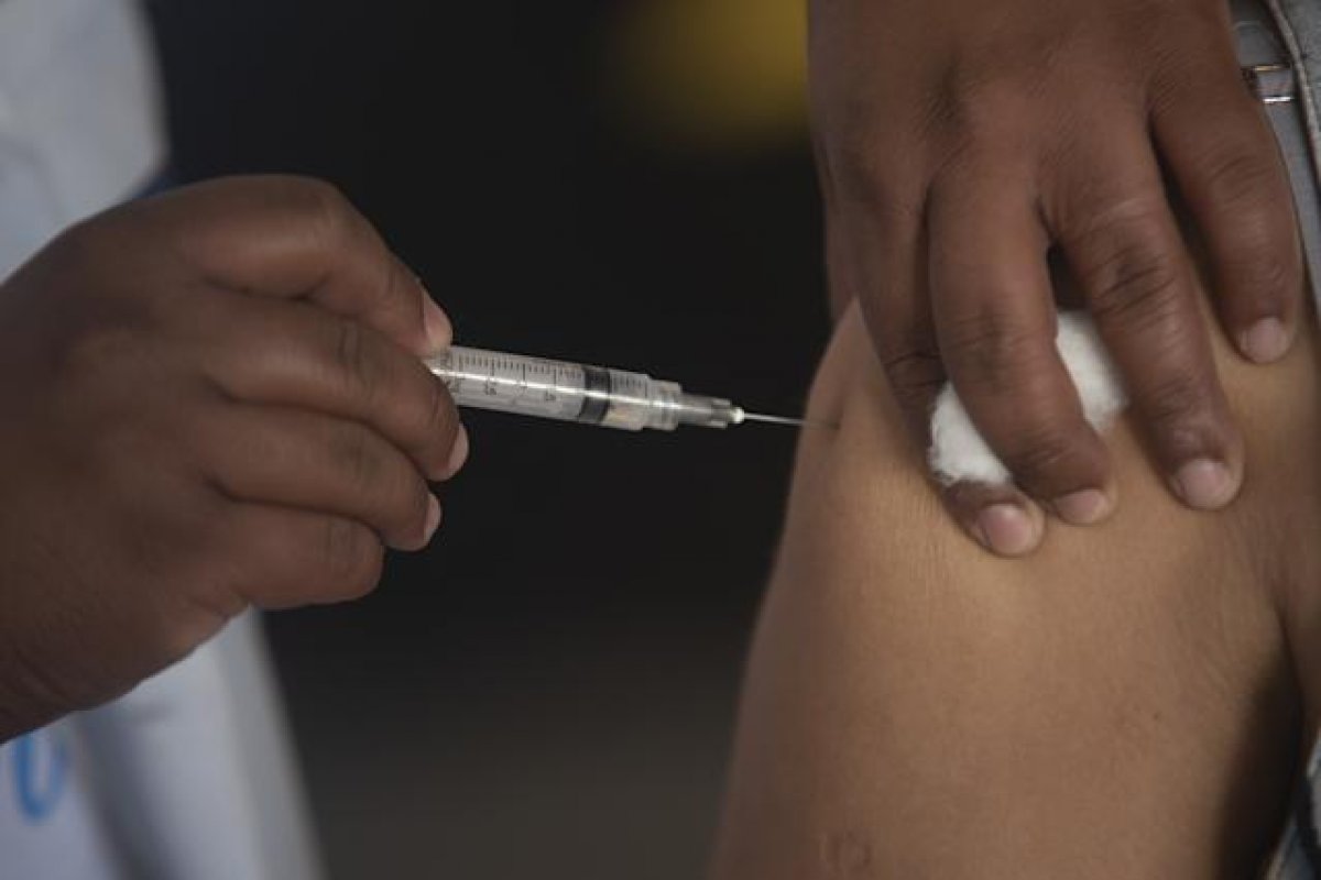 EUA podem atualizar definição de vacinação completa contra Covid-19