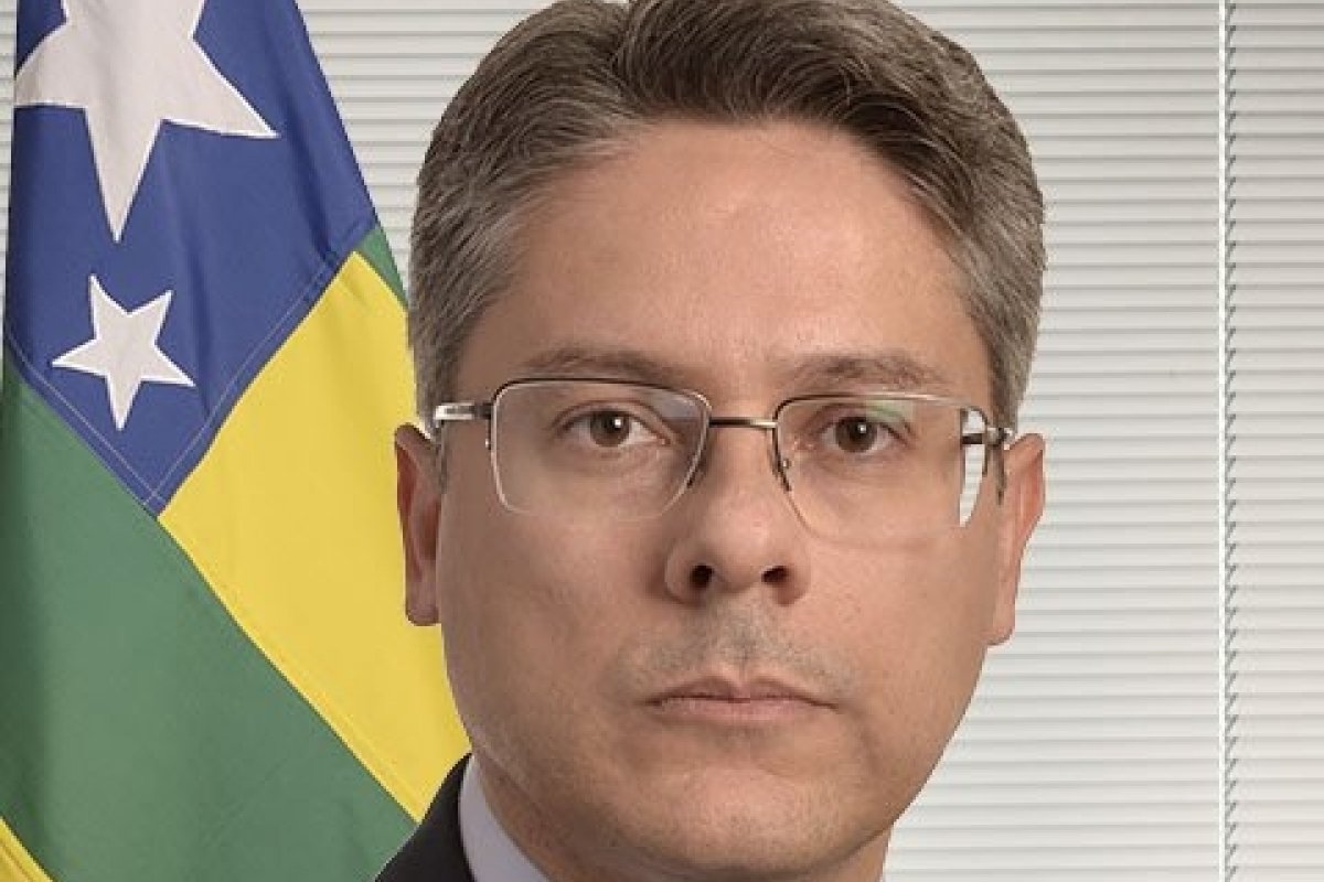 Senador compara Queiroga e Guedes a Pazuello