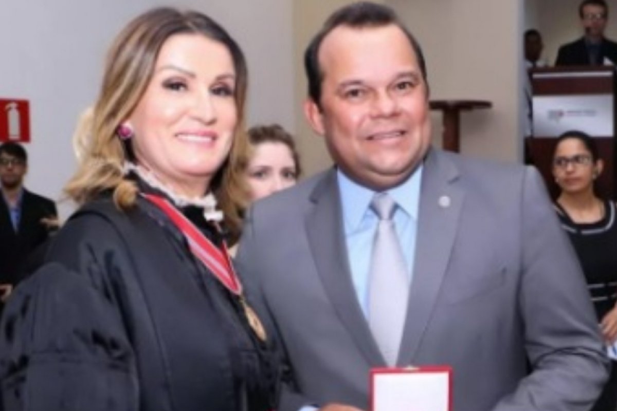 Geraldo Júnior recebe Medalha Efeméride do MP-BA