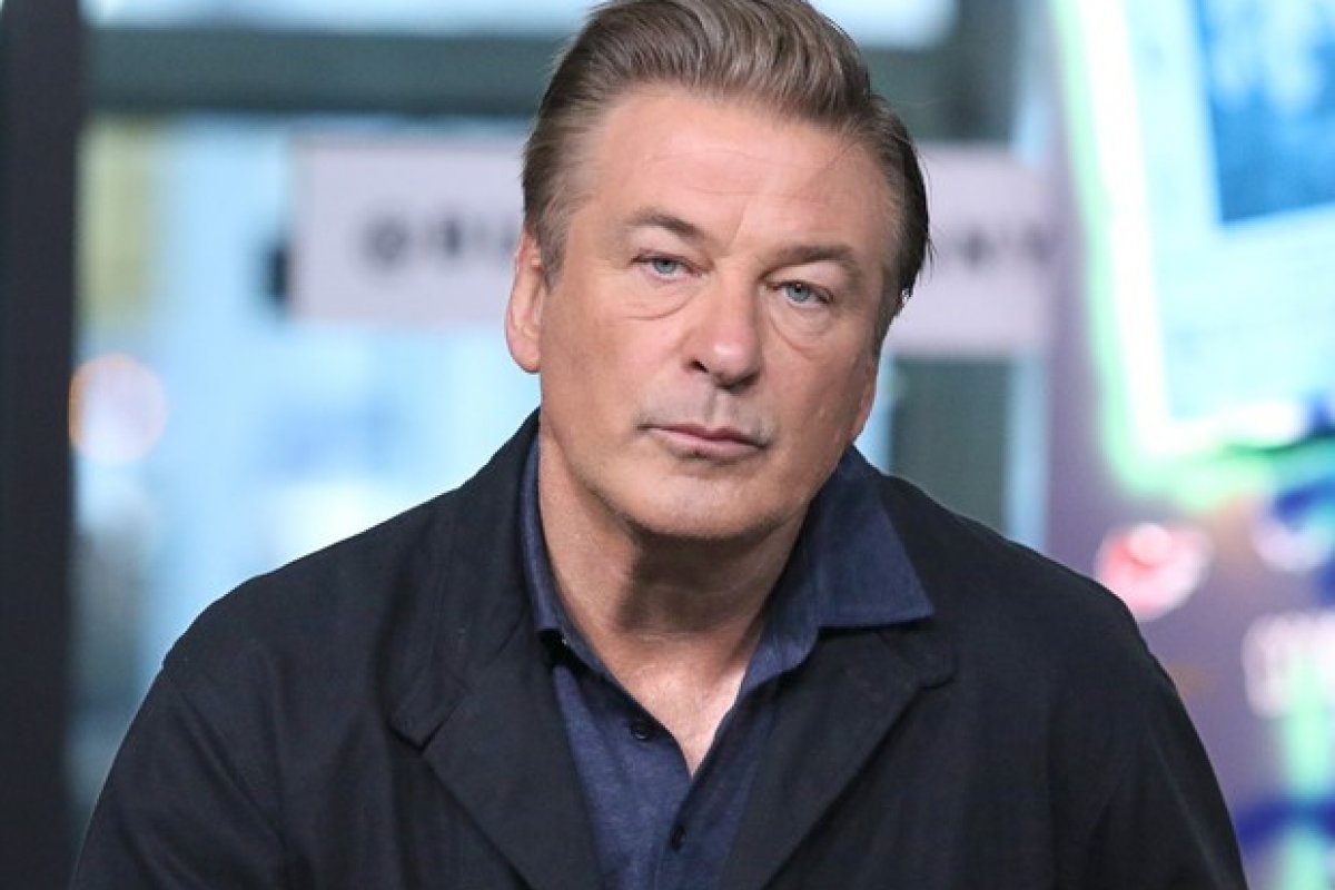 'Meu coração está partido', diz Alec Baldwin ao se pronunciar sobre tiro acidental em set de filmagem