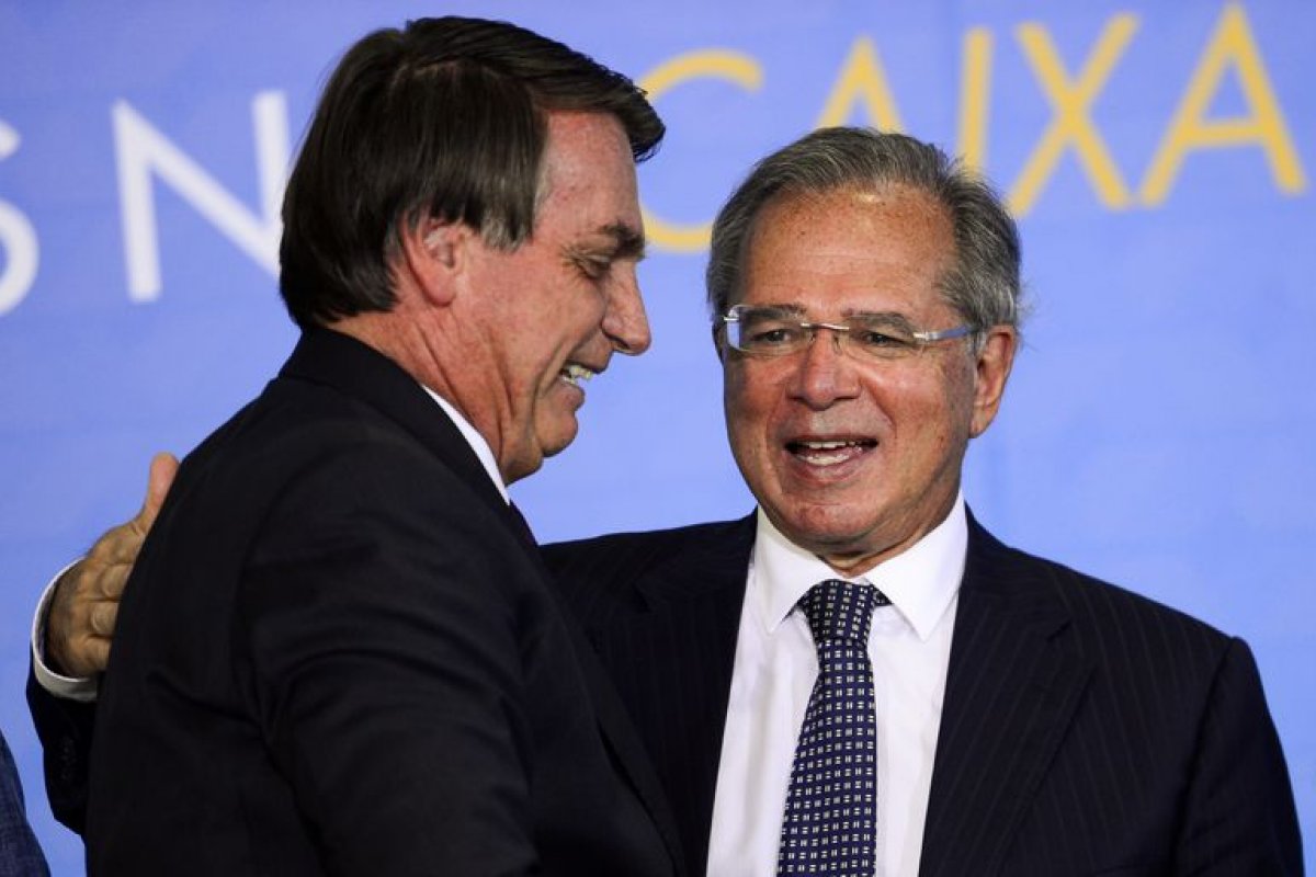 Bolsonaro diz que não fará nenhuma ‘aventura’ em relação ao valor do Auxilio Brasil 