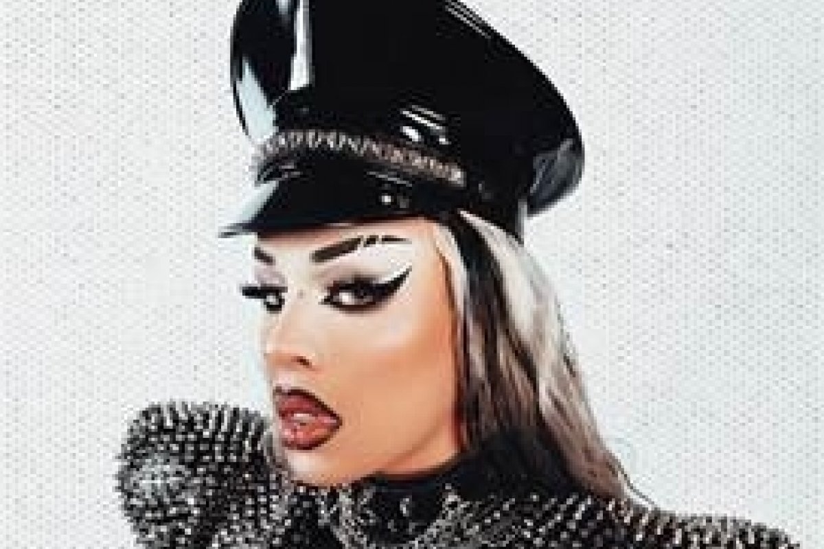 Em alta! Gloria Groove celebra sucesso de “A Queda” como a melhor estreia solo de carreira!