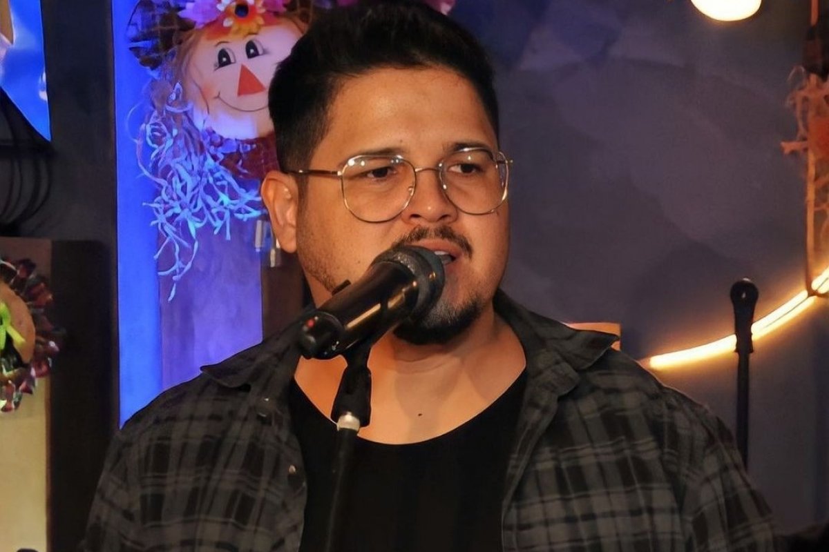 Após perder seu carro em um assalto, cantor do Grupo Seu Maxixe grava vídeo agradecendo por estar vivo