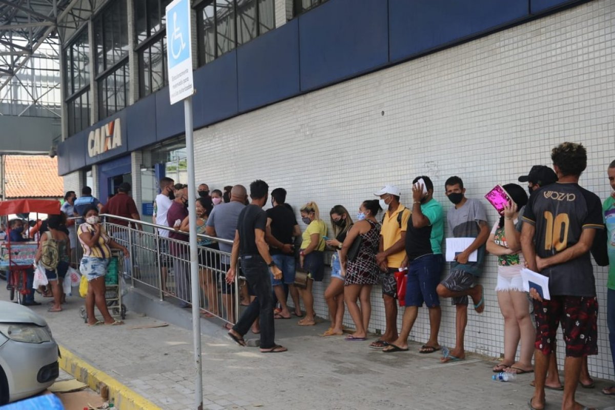 Auxílio Brasil em novembro ainda será menor que os R$ 400