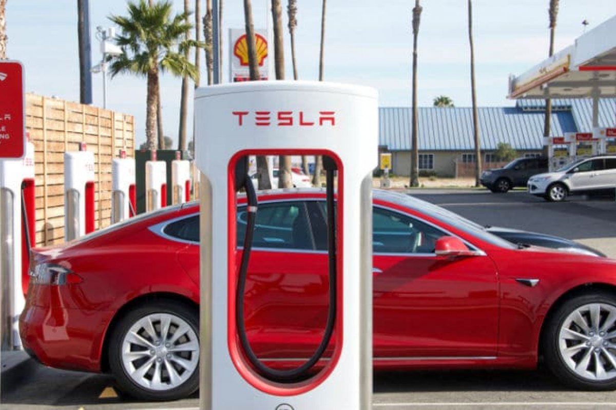 Tesla integra clube de empresas que valem US$ trilhão