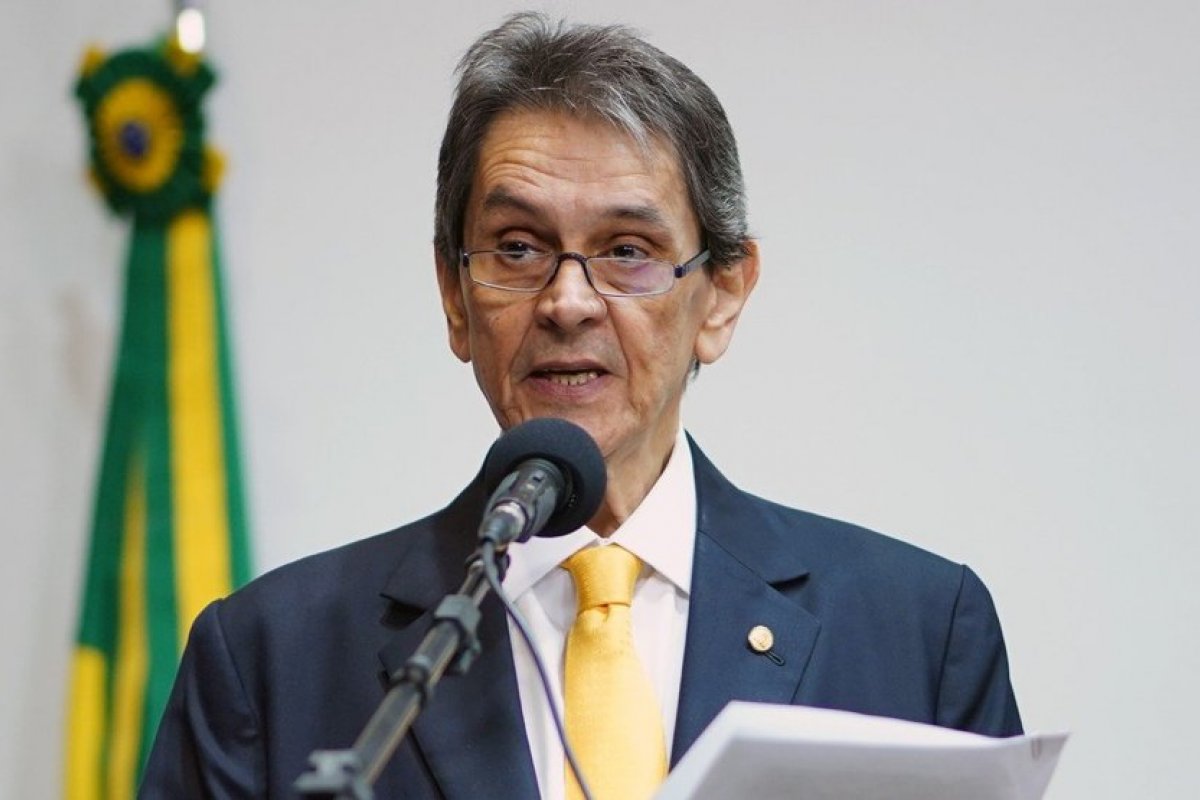 Roberto Jefferson pede afastamento da presidência do PTB