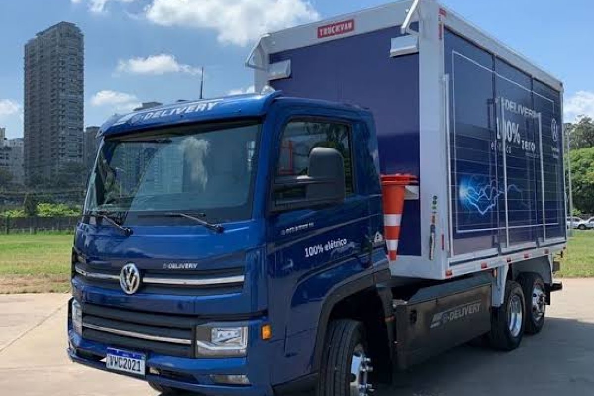 Volkswagen já produz o e-Delivery no país: Farol da Bahia testou