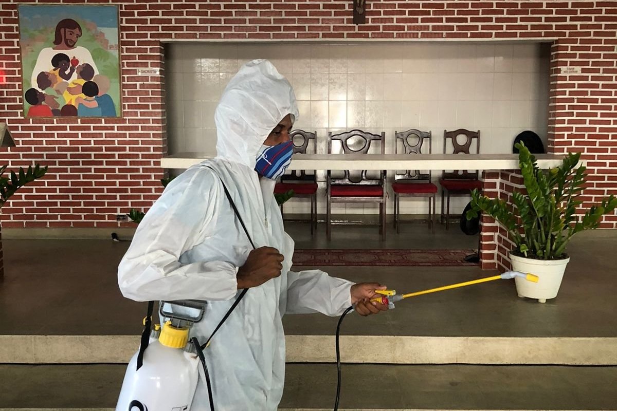 Igrejas católicas e evangélicas de Salvador intensificam sanitização para evitar disseminação da Covid-19