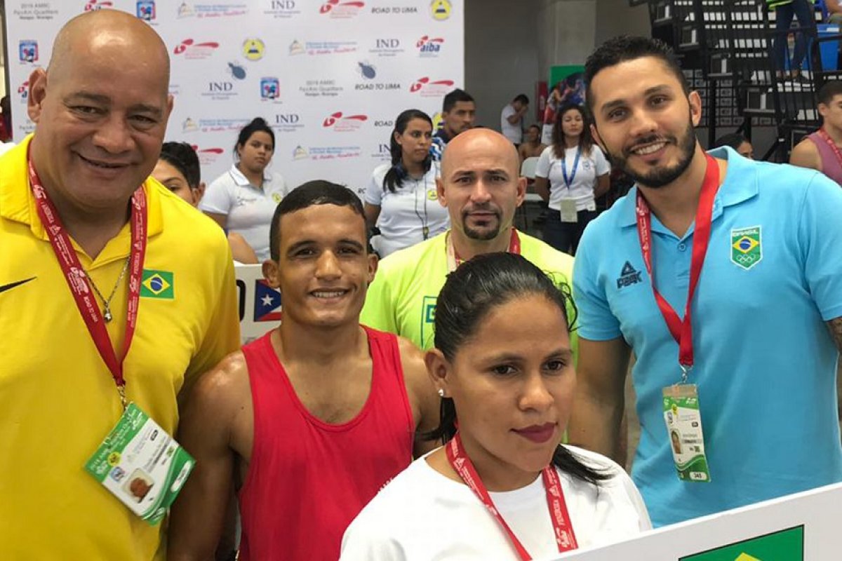 Baiano Ronaldo Bezerra vence na estreia e segue para oitavas do Mundial de Boxe