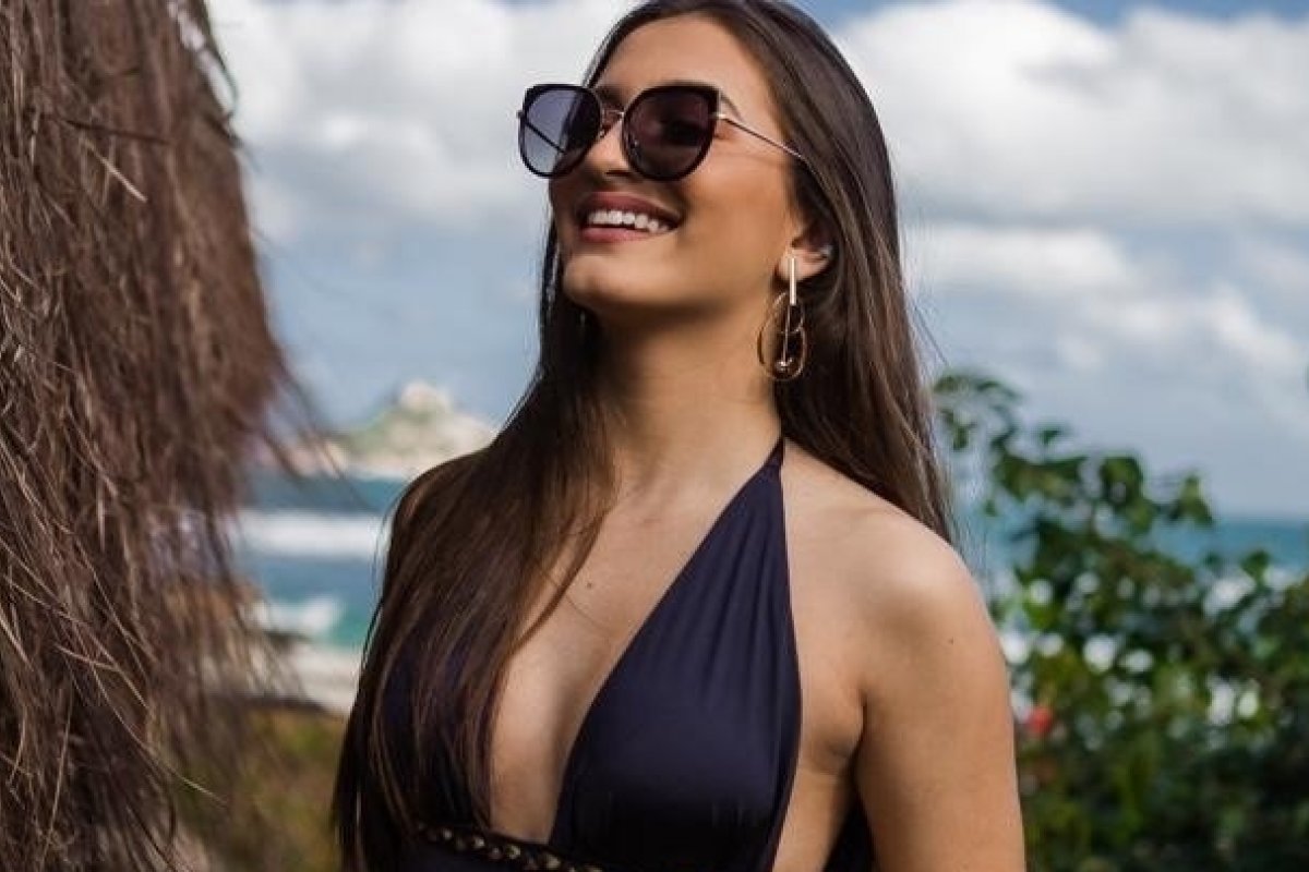 Atriz Malu Lazari acaba de lançar sua primeira coleção de moda praia com sua assinatura