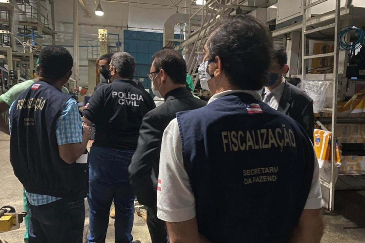 Operação da polícia cumpre mandados de prisão e busca em Salvador e região; mais de 15 milhões em impostos foram sonegados