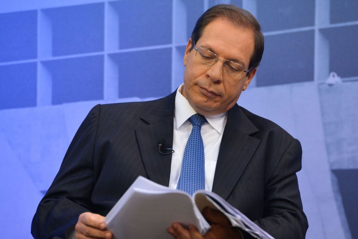 Relator no TSE vota contra a cassação da chapa Bolsonaro-Mourão, em ação demandada pelo PT 
