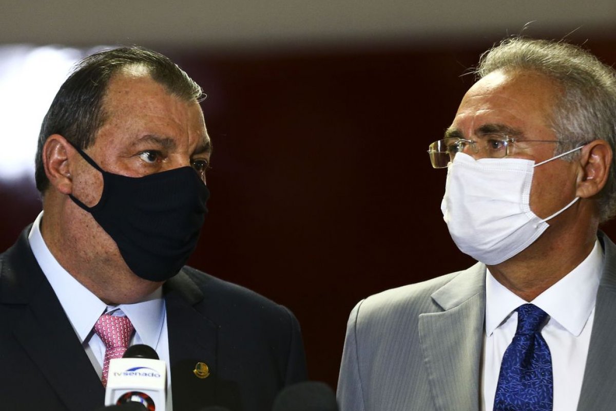 Senadores pressionam Aras a seguir com investigações da CPI da Covid