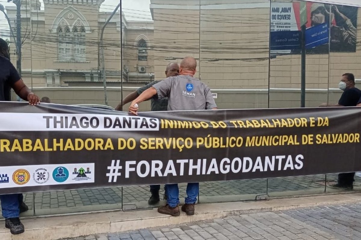 Servidores pedem saída de secretário de Salvador por "preguiça negocial"