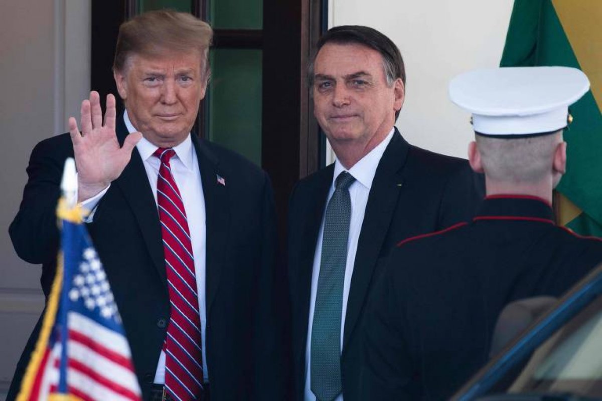 Donald Trump envia mensagem de apoio a Jair Bolsonaro no dia do relatório da CPI