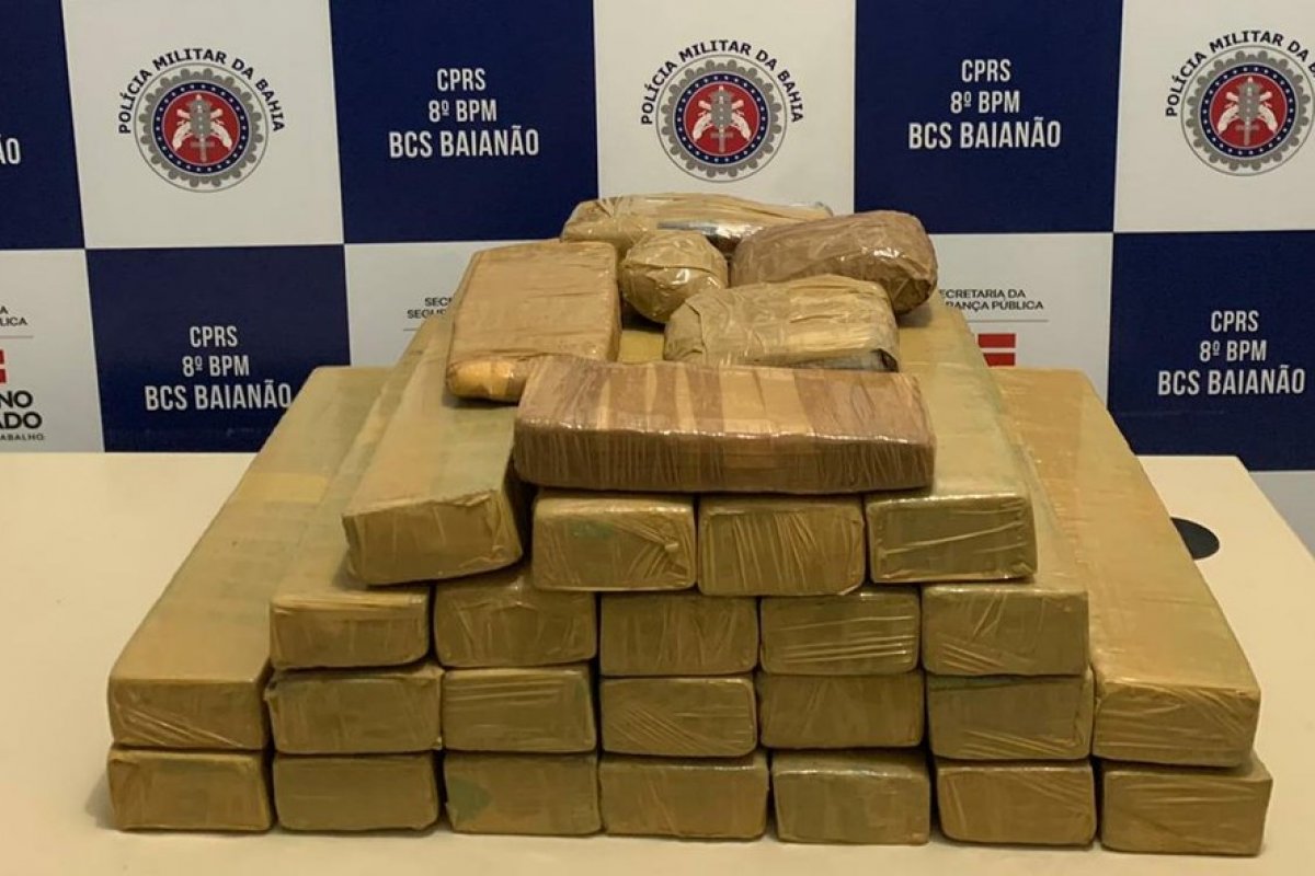 Polícia prende homem com 30 quilos de maconha, cocaína e crack em Porto Seguro