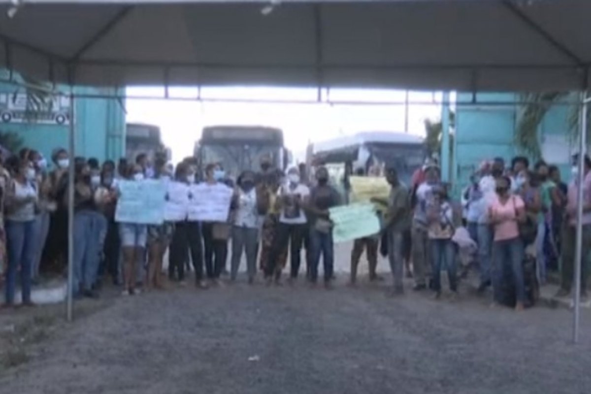 Justiça ordena fim de protesto em garagem de ônibus, em Feira de Santana