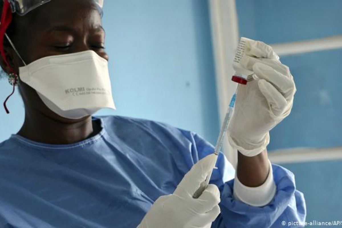 Apenas cinco países da África terão vacinado 40% da população até fim do ano, diz OMS