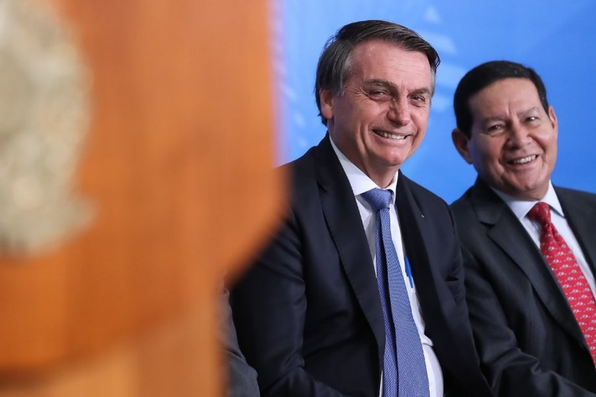 Unanimidade: TSE rejeita cassar chapa Bolsonaro-Mourão por falta de provas