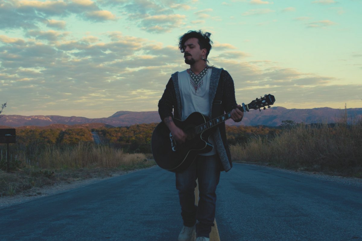 Igor Godoi, do The Four Brasil, lança 'Dreams' em videoclipe e no streaming