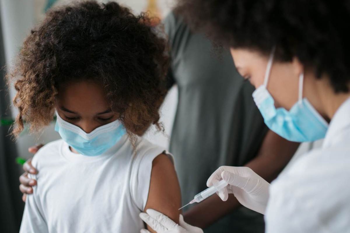 Diretores da Anvisa recebem ameaças após possível vacinação em crianças