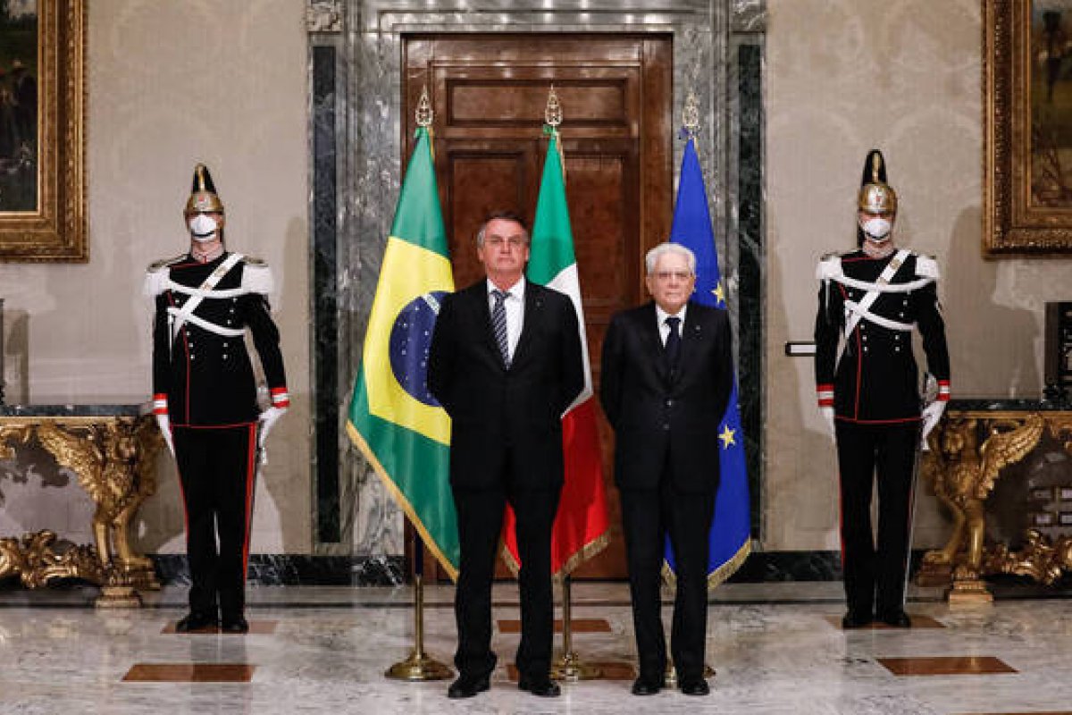 Bolsonaro fala sobre venda de produtos militares com presidente da Itália